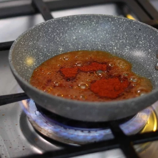 tempering for making tin tomato pachadi