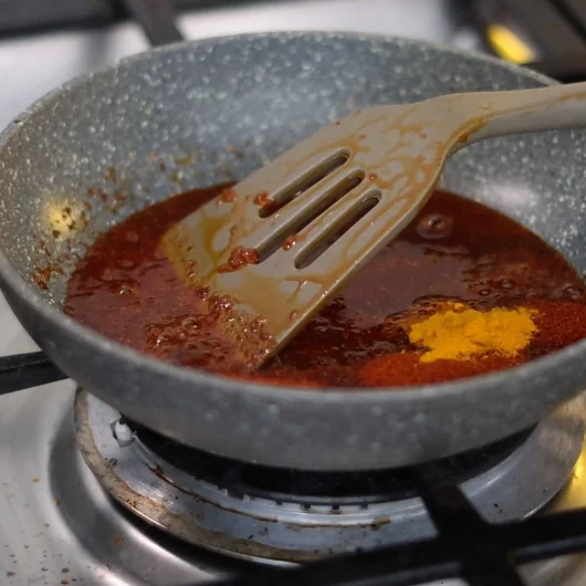 tempering for making tin tomato pachadi